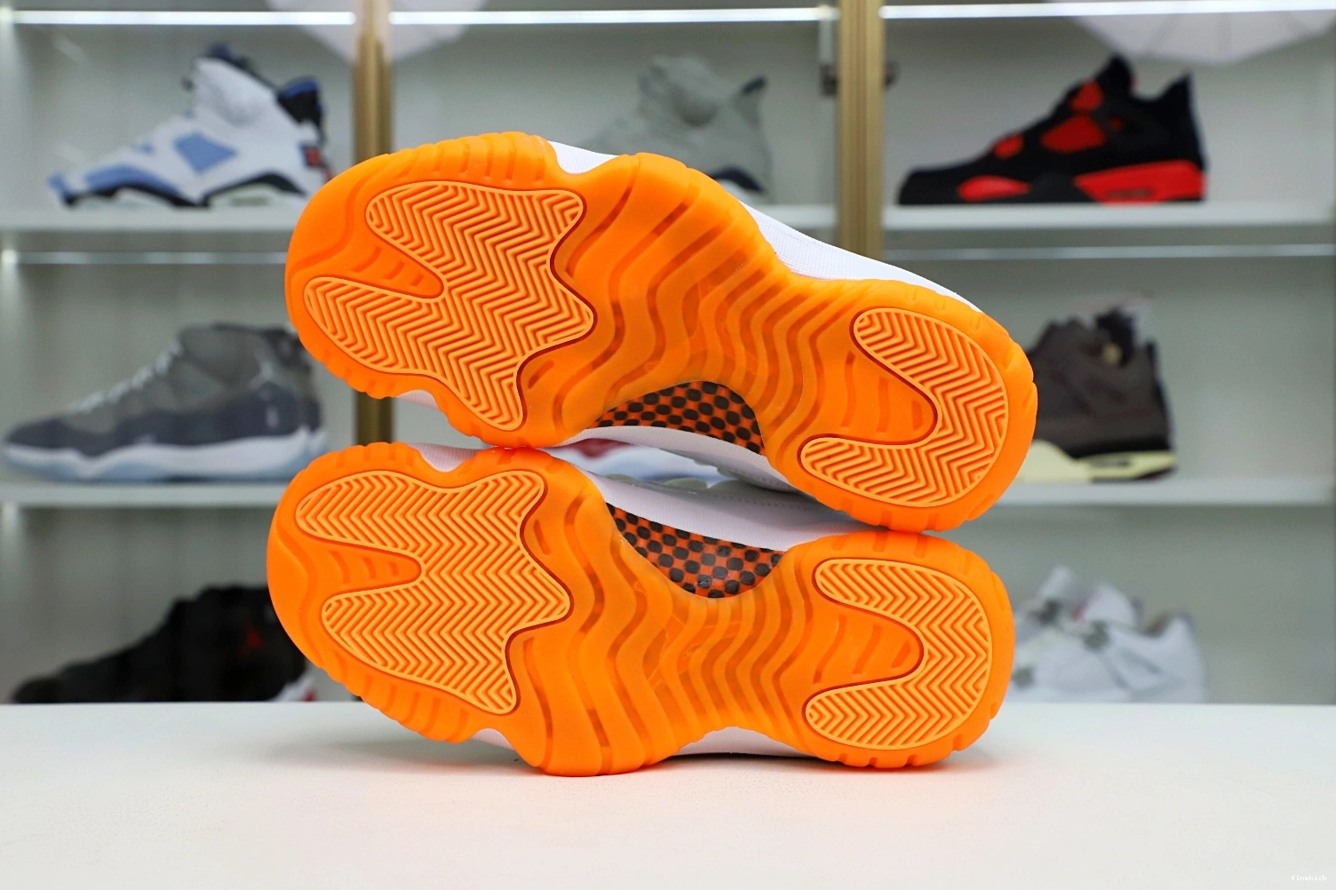 RETRO WMNS LOW 11 JORDAN CITRUS' AIR 'BRIGHT 0810
